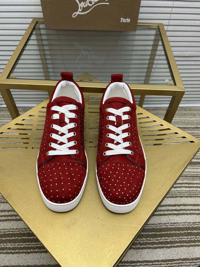 定做款 出厂价 。Christian Louboutin Cl红底鞋 专柜系列，情侣休闲板鞋 独家热款发布活动乳胶垫脚成品大底车线女35-40#男38#-46,